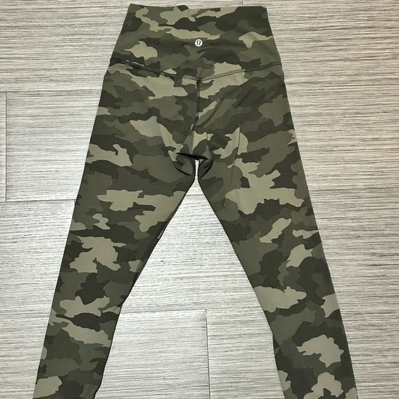 LULULEMON Women’s Green Camo Print Yoga Leggings - Size 4 - Picture 1 of 6